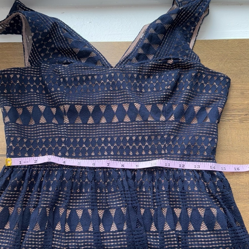 Bcbgmaxazria Women’s Camielle Mini Dress SZ 8 Sleeveless V Neck Lace Color Navy - Picture 8 of 9